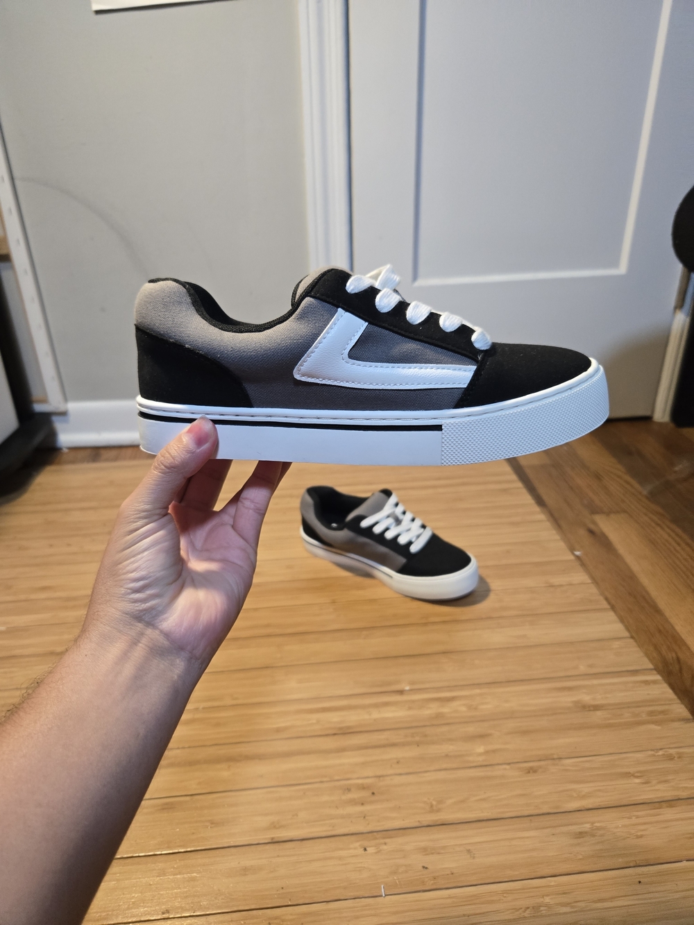 Men New Art Class sneakers in size 5. - Picture 2 of 7